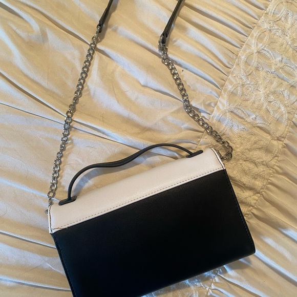 Brand NEW Guess crossbody purse $40 - Picture 4 of 5